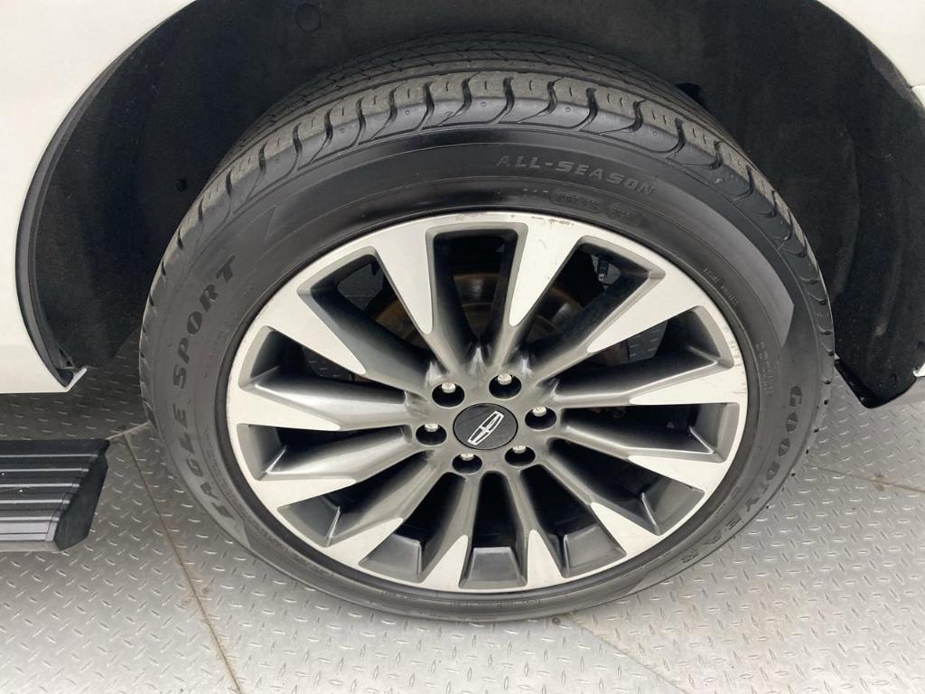 used 2021 Lincoln Navigator car, priced at $45,889