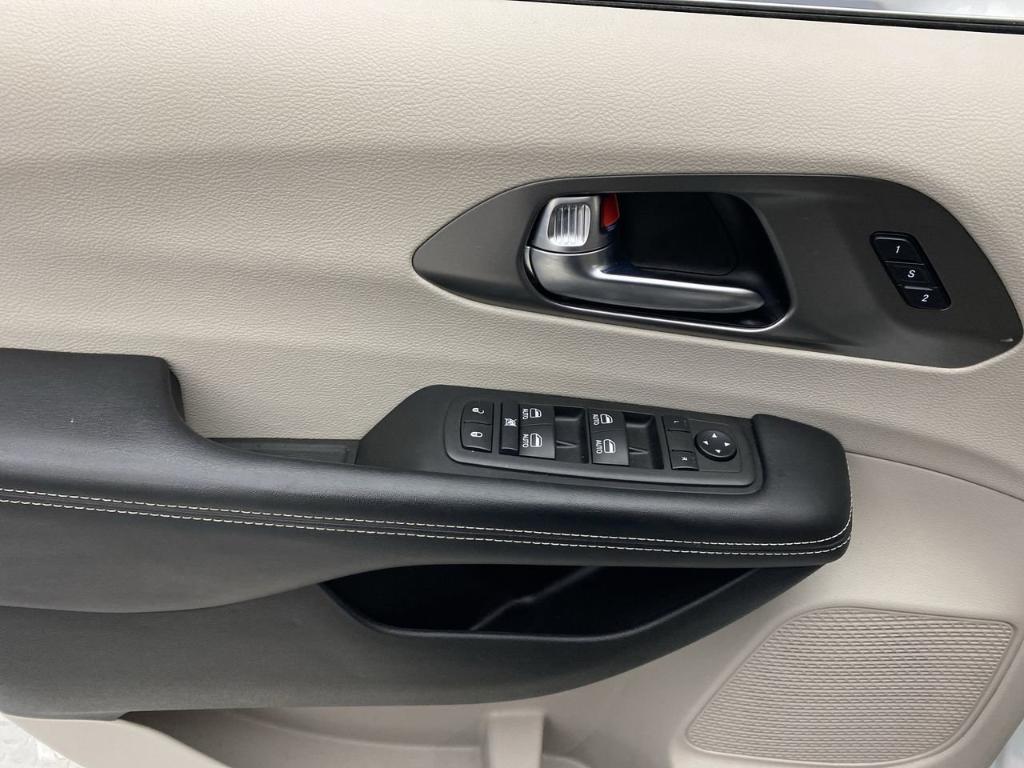 used 2021 Chrysler Pacifica car, priced at $27,995