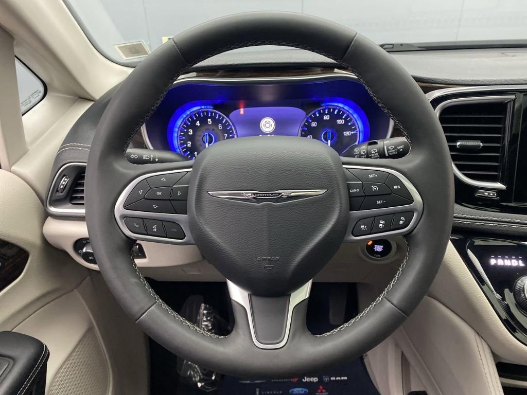 used 2023 Chrysler Pacifica car, priced at $30,995