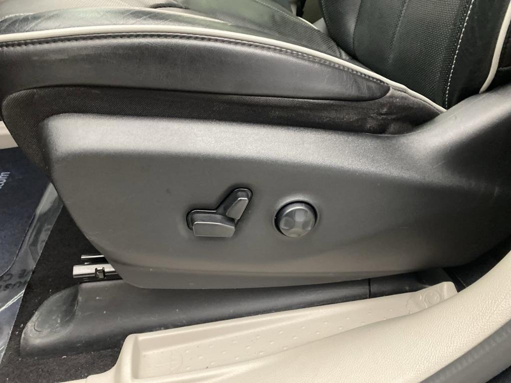 used 2023 Chrysler Pacifica car, priced at $30,995
