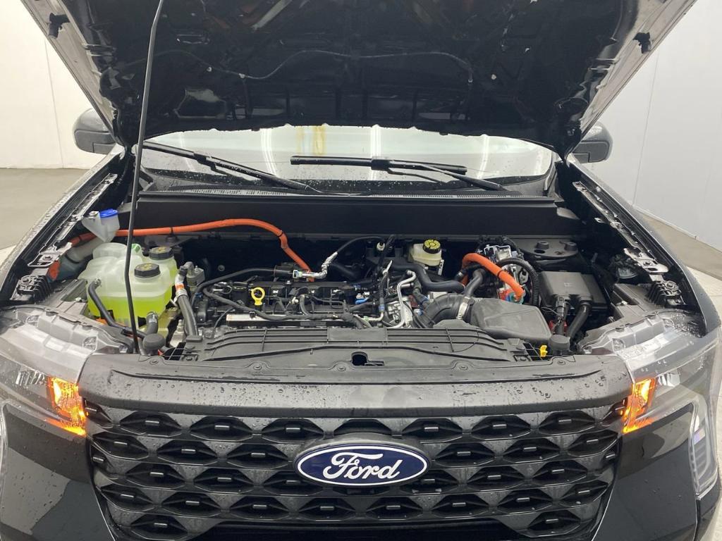 new 2025 Ford Maverick car, priced at $35,250
