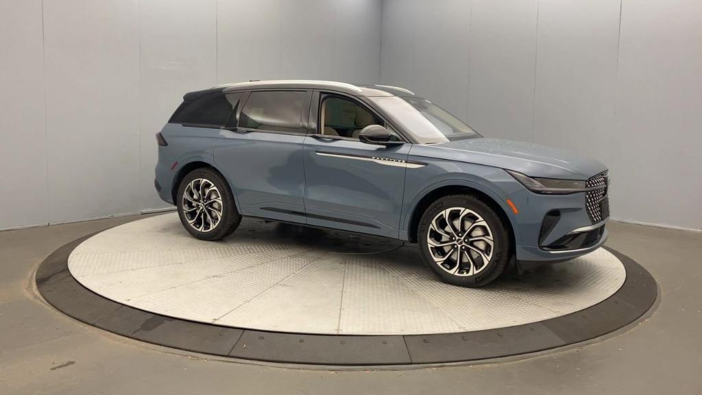 new 2025 Lincoln Nautilus car, priced at $63,355