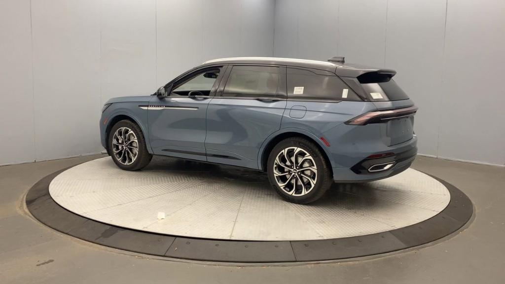 new 2025 Lincoln Nautilus car, priced at $63,355