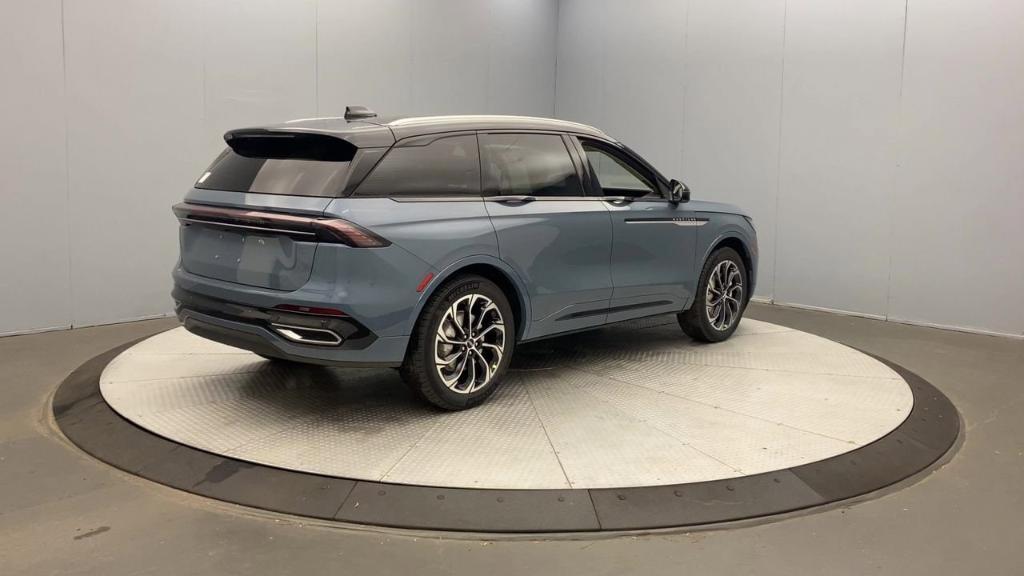 new 2025 Lincoln Nautilus car, priced at $63,355