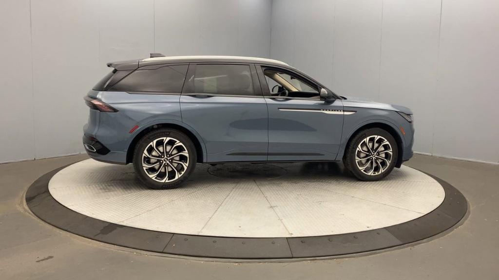 new 2025 Lincoln Nautilus car, priced at $63,355