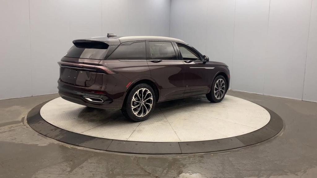 new 2025 Lincoln Nautilus car, priced at $65,455