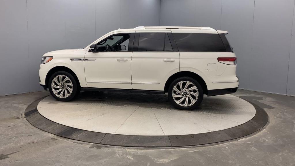 new 2024 Lincoln Navigator car, priced at $98,500