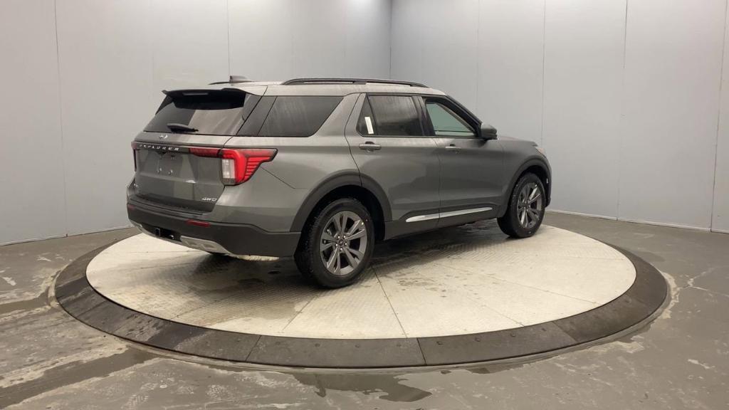 new 2025 Ford Explorer car, priced at $48,905