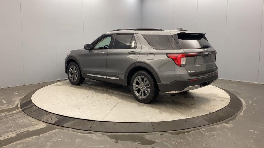 new 2025 Ford Explorer car, priced at $48,905