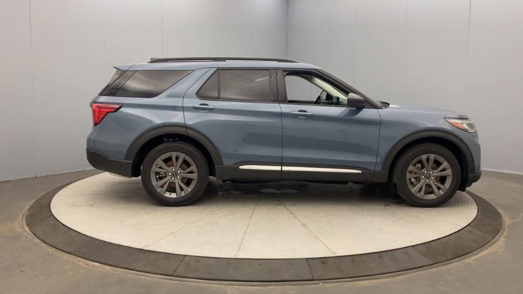 new 2025 Ford Explorer car
