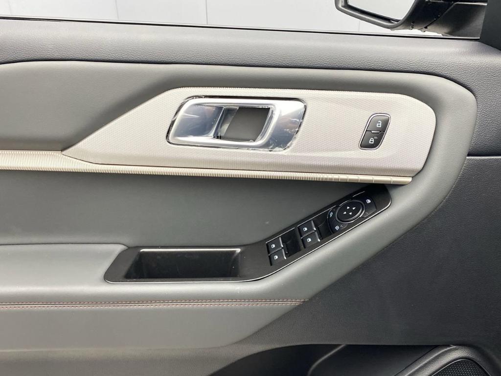 new 2025 Ford Explorer car, priced at $50,080