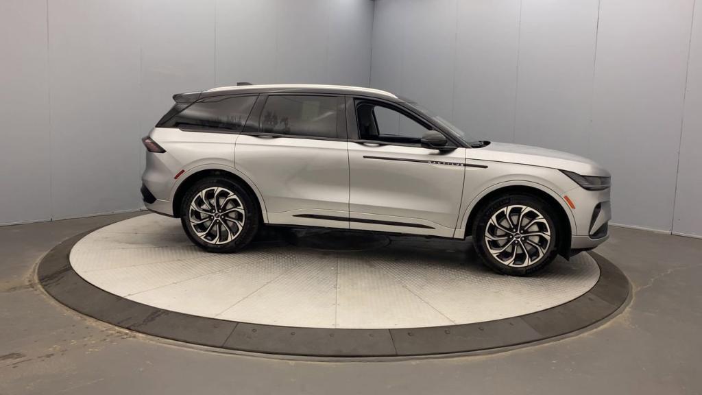 new 2025 Lincoln Nautilus car, priced at $62,705