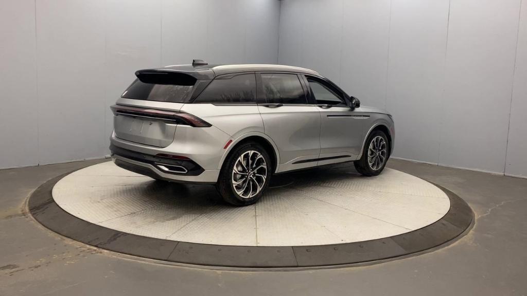 new 2025 Lincoln Nautilus car, priced at $62,705