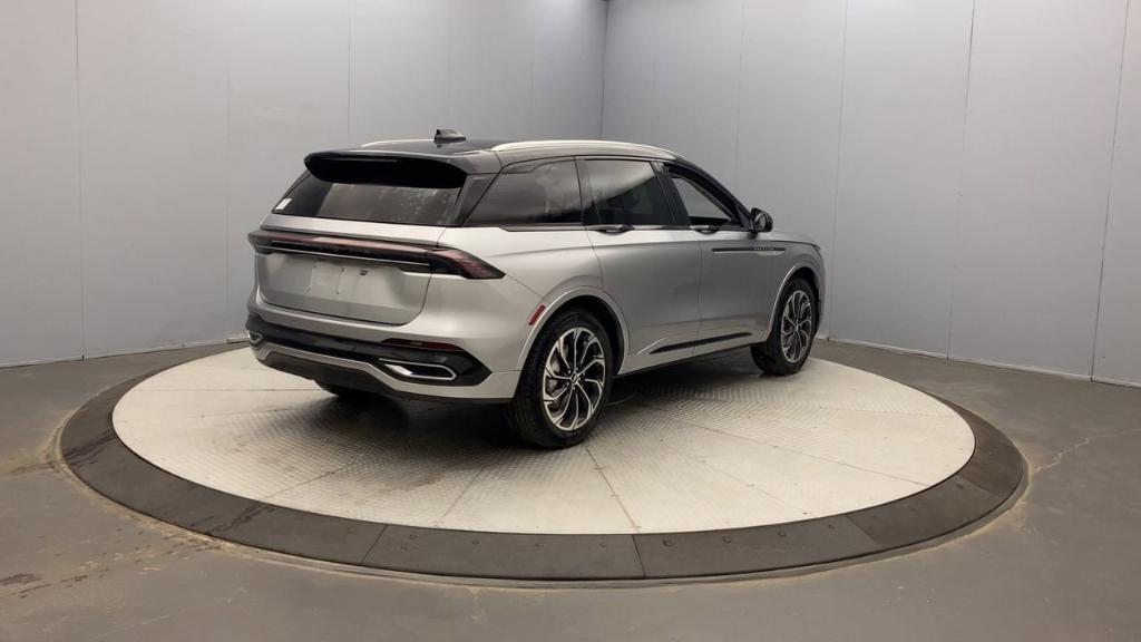new 2025 Lincoln Nautilus car, priced at $62,705