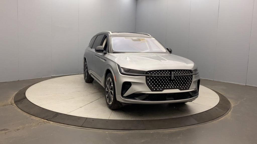 new 2025 Lincoln Nautilus car, priced at $62,705