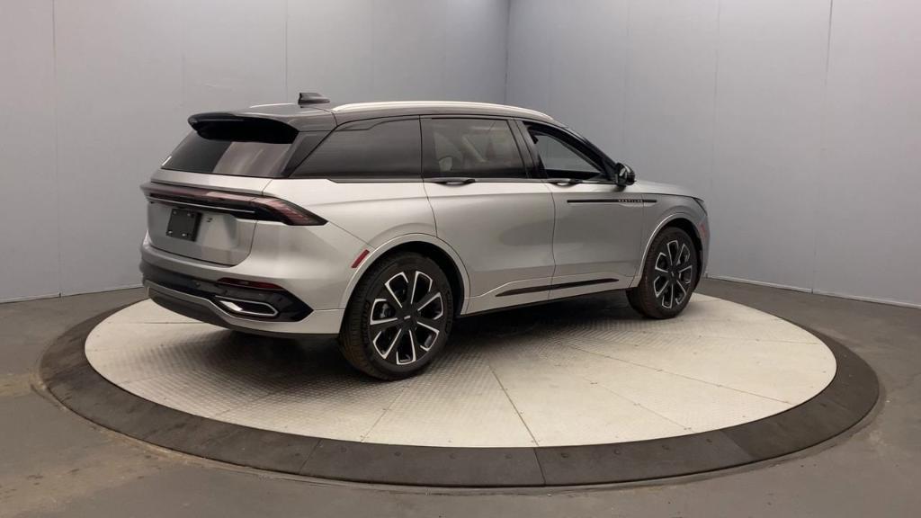 new 2025 Lincoln Nautilus car, priced at $63,455