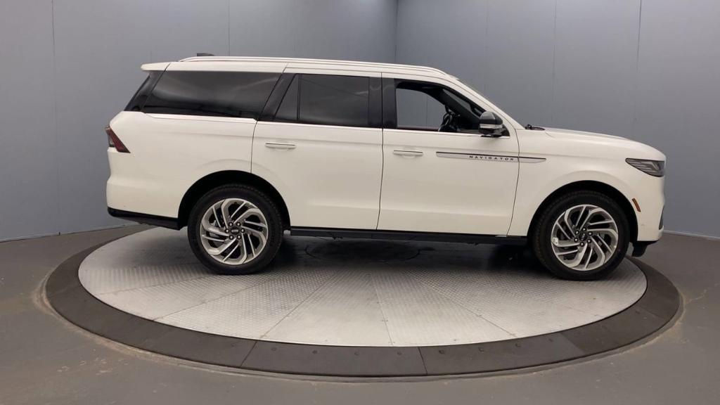 new 2025 Lincoln Navigator car, priced at $103,875