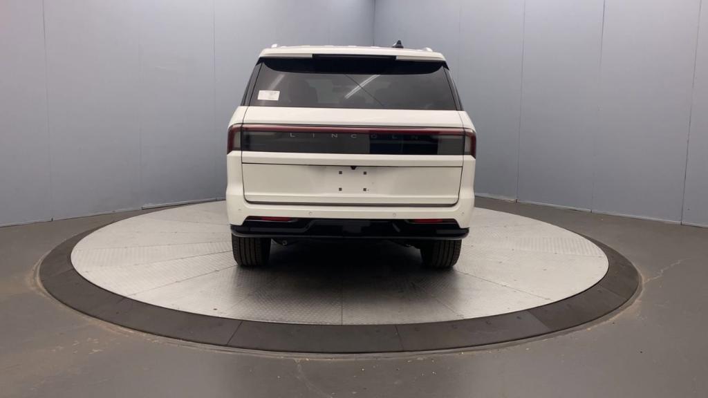 new 2025 Lincoln Navigator car, priced at $10,585