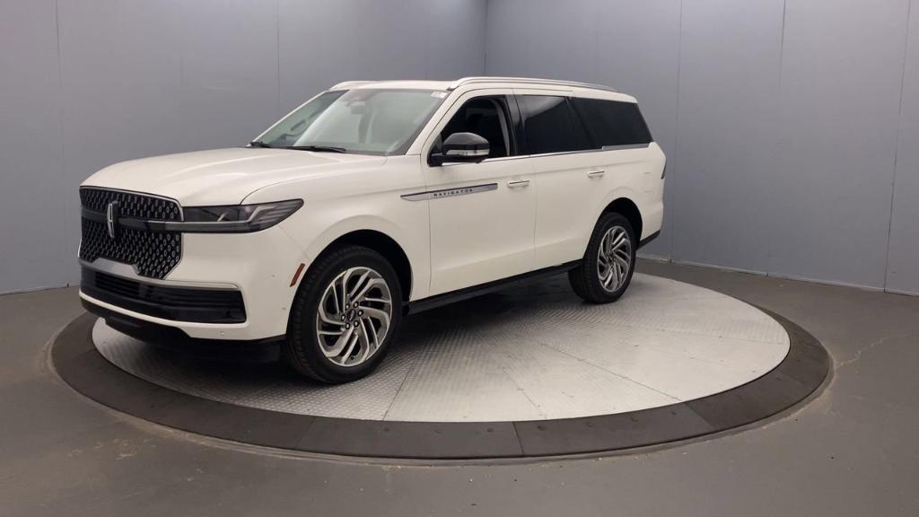 new 2025 Lincoln Navigator car, priced at $10,585