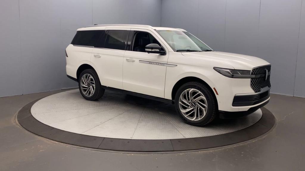 new 2025 Lincoln Navigator car, priced at $10,585