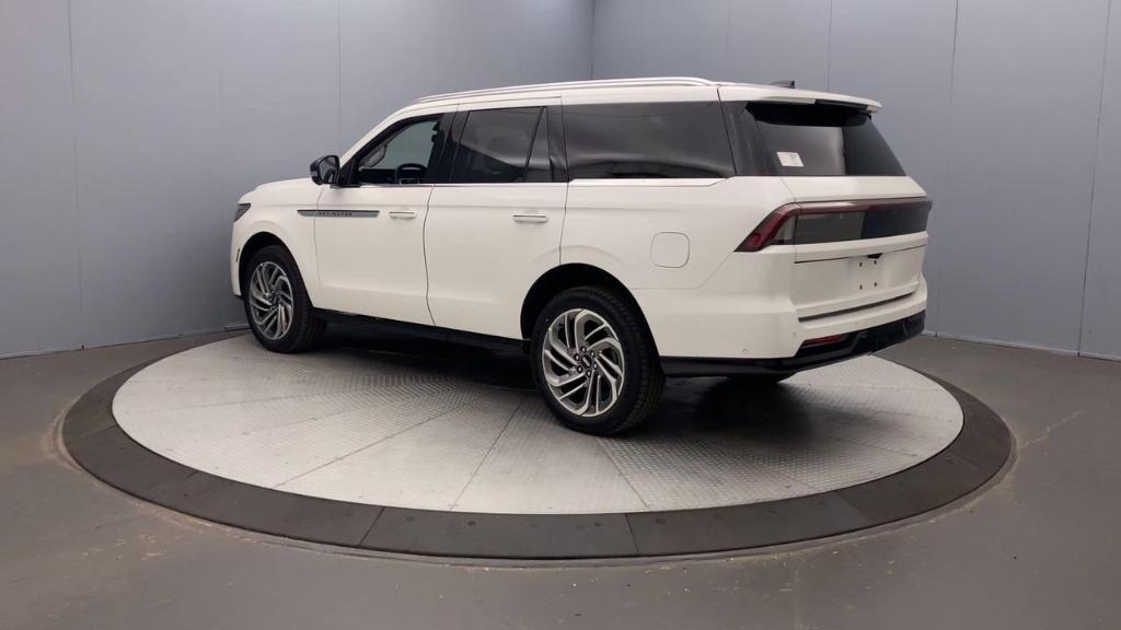 new 2025 Lincoln Navigator car, priced at $10,585