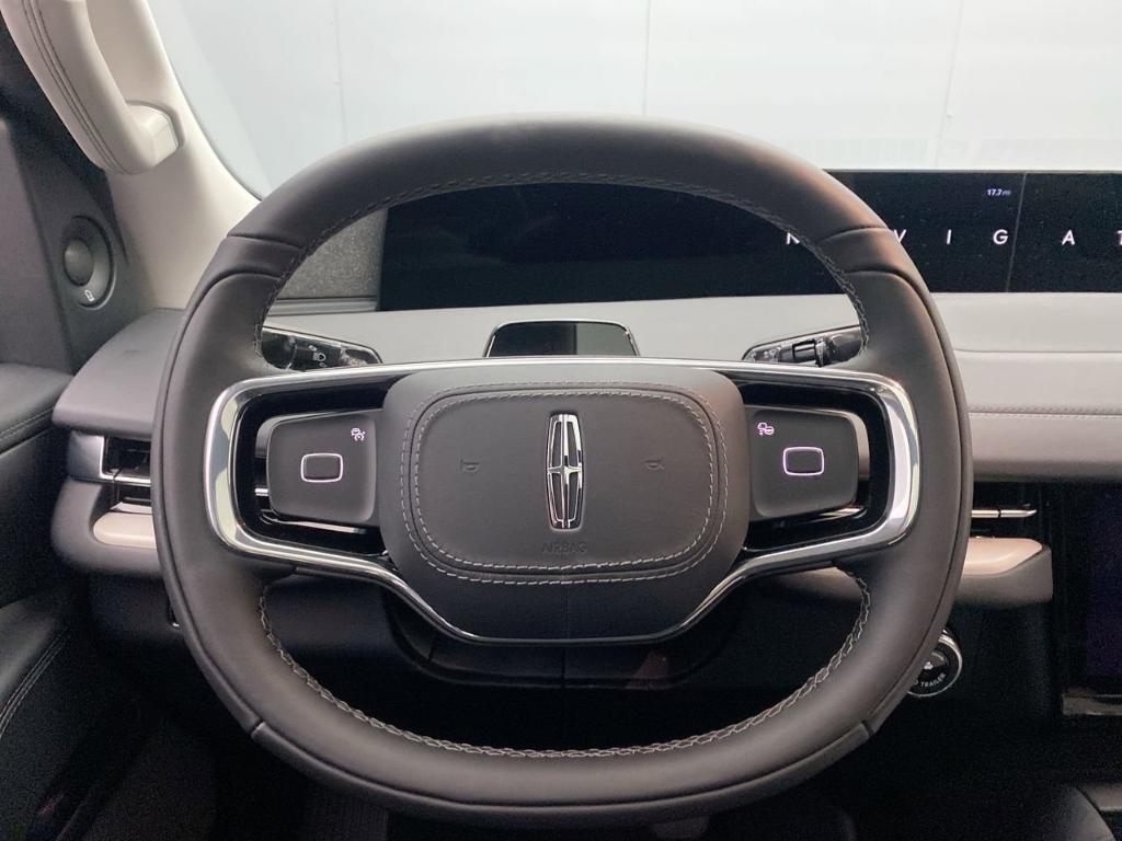new 2025 Lincoln Navigator car, priced at $10,585
