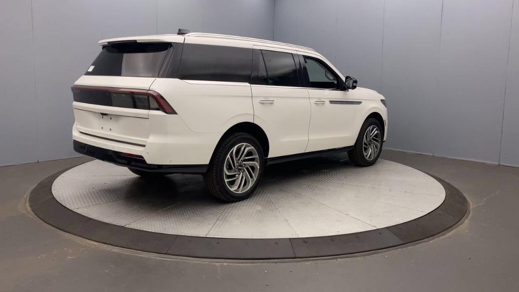 new 2025 Lincoln Navigator car, priced at $10,585