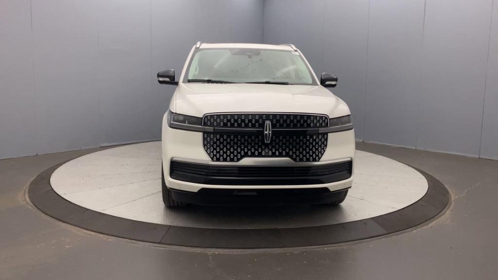 new 2025 Lincoln Navigator car, priced at $10,585