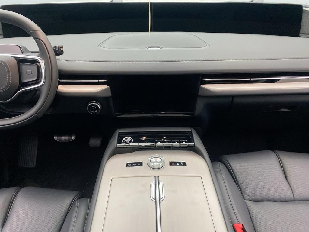 new 2025 Lincoln Navigator car, priced at $10,585