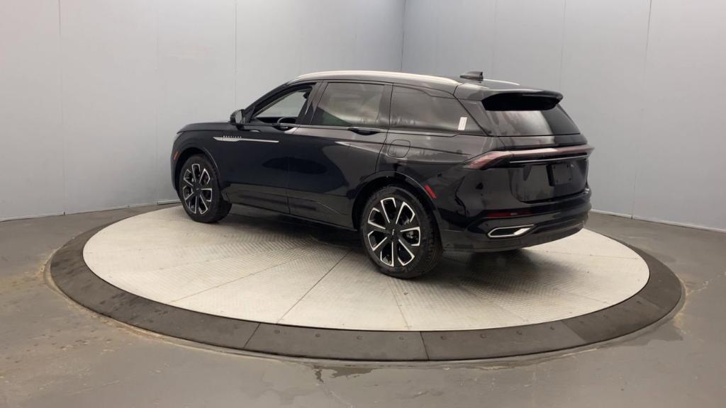 new 2025 Lincoln Nautilus car, priced at $63,455