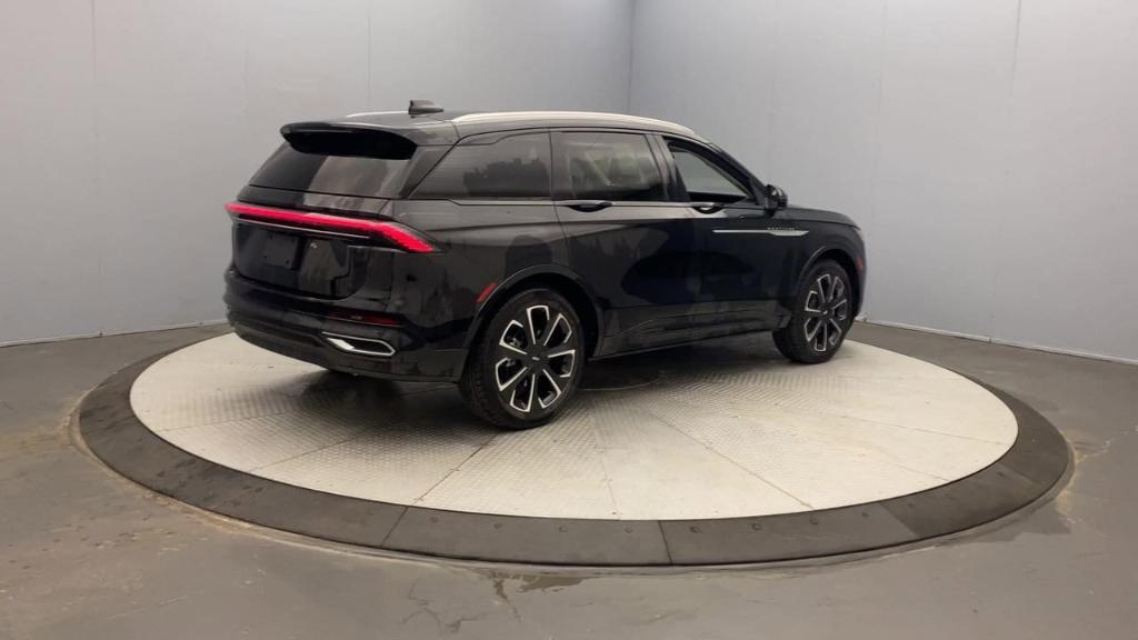 new 2025 Lincoln Nautilus car, priced at $63,455