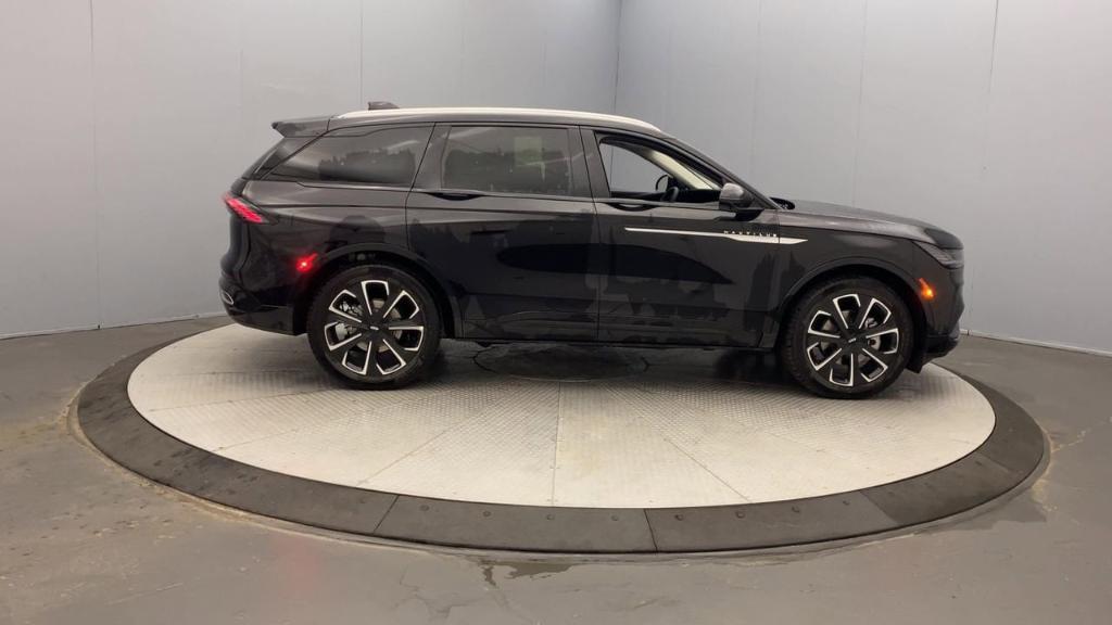 new 2025 Lincoln Nautilus car, priced at $63,455