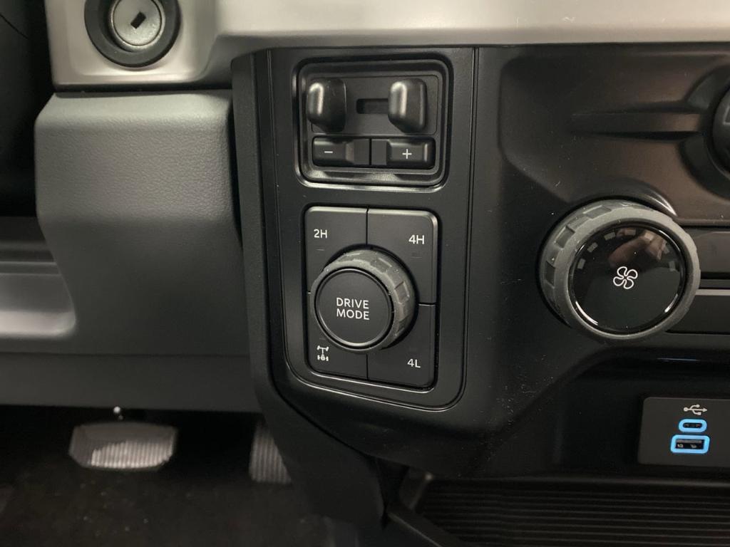 new 2025 Ford F-250 car, priced at $59,690