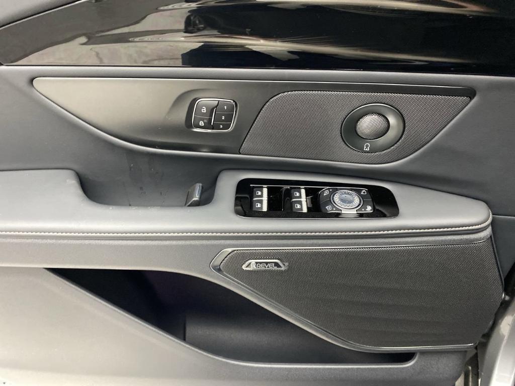 new 2025 Lincoln Nautilus car, priced at $64,270