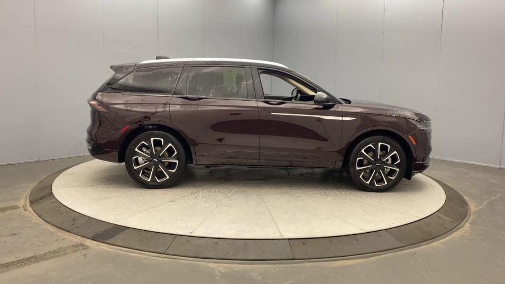 new 2025 Lincoln Nautilus car, priced at $66,205