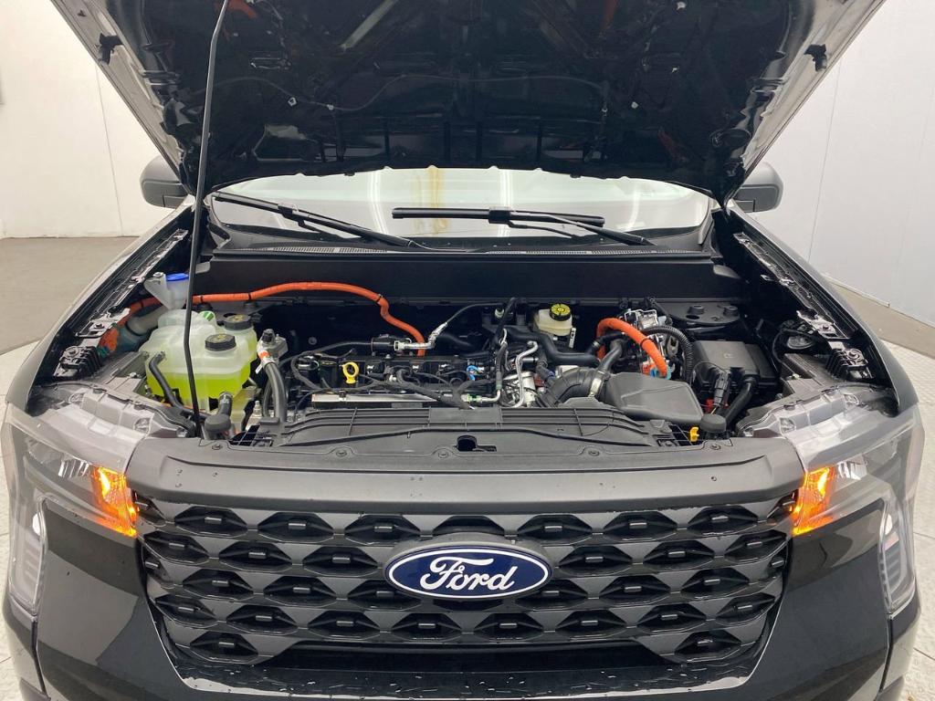 new 2025 Ford Maverick car, priced at $33,960