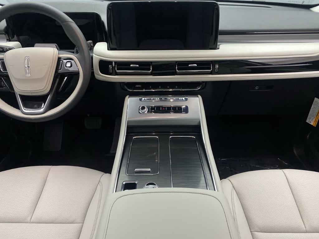 new 2025 Lincoln Aviator car, priced at $70,385