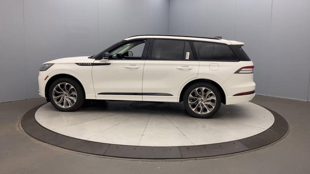 new 2025 Lincoln Aviator car, priced at $70,385