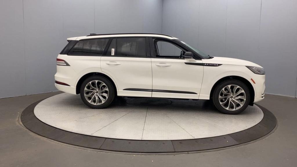 new 2025 Lincoln Aviator car, priced at $70,385
