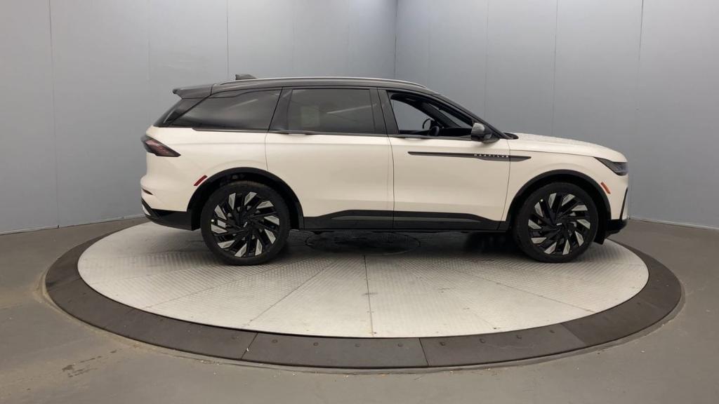 new 2025 Lincoln Nautilus car, priced at $66,355