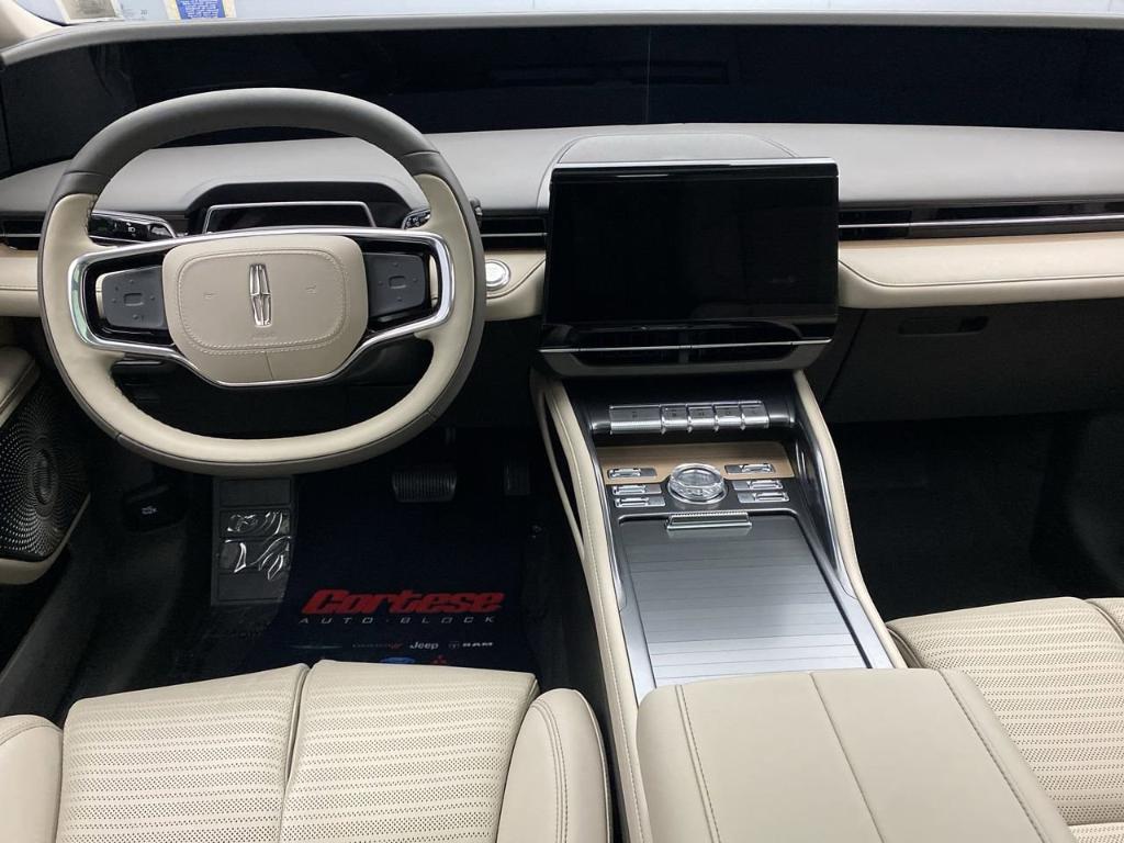 used 2025 Lincoln Nautilus car, priced at $58,999