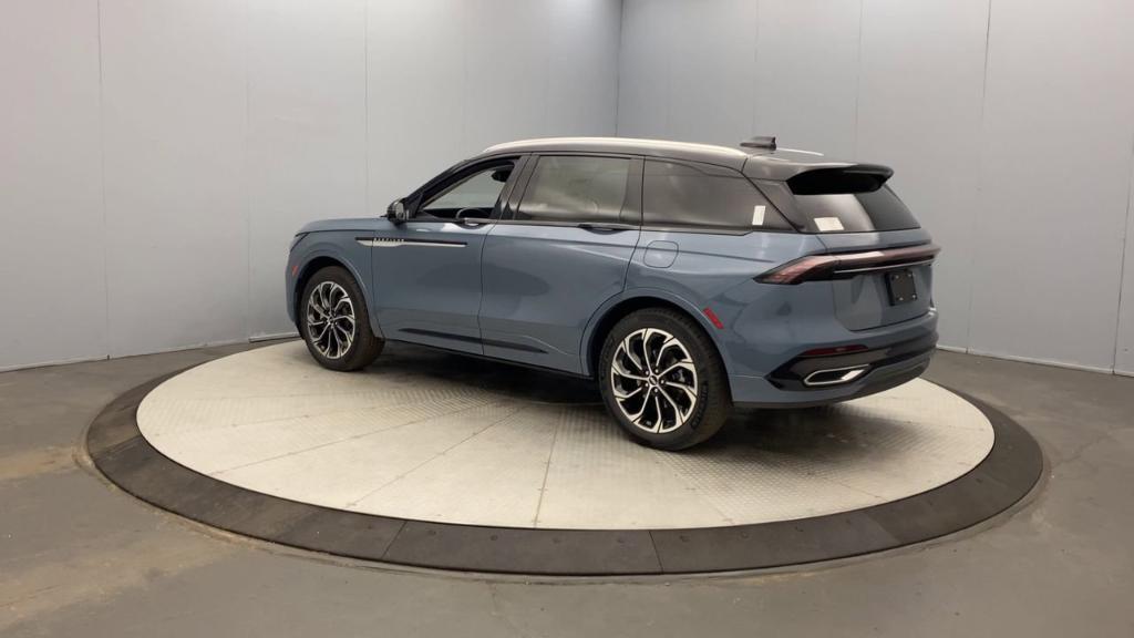new 2025 Lincoln Nautilus car, priced at $67,910