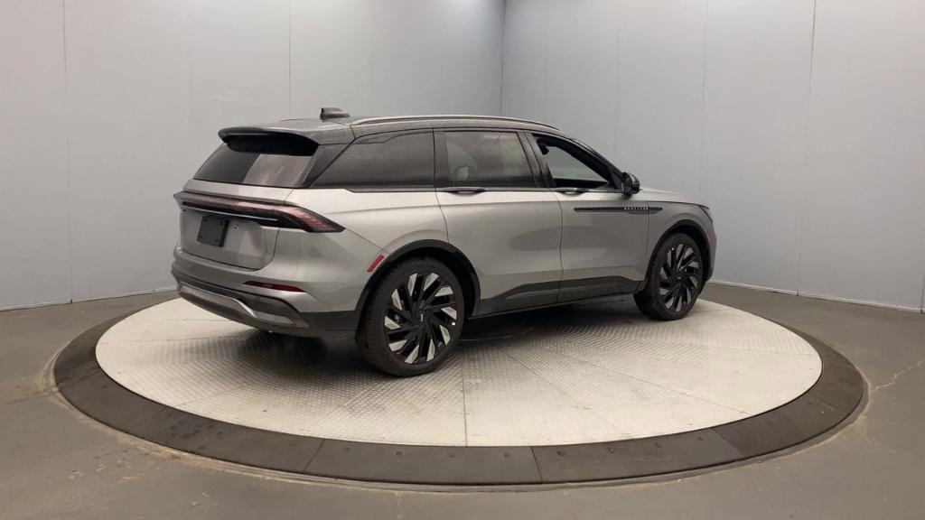 new 2025 Lincoln Nautilus car, priced at $75,980