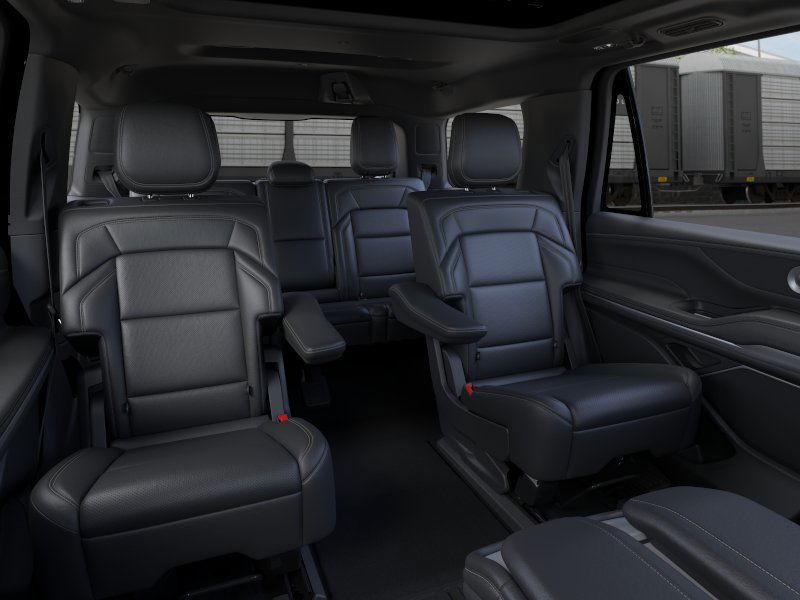 new 2025 Lincoln Navigator car, priced at $106,335