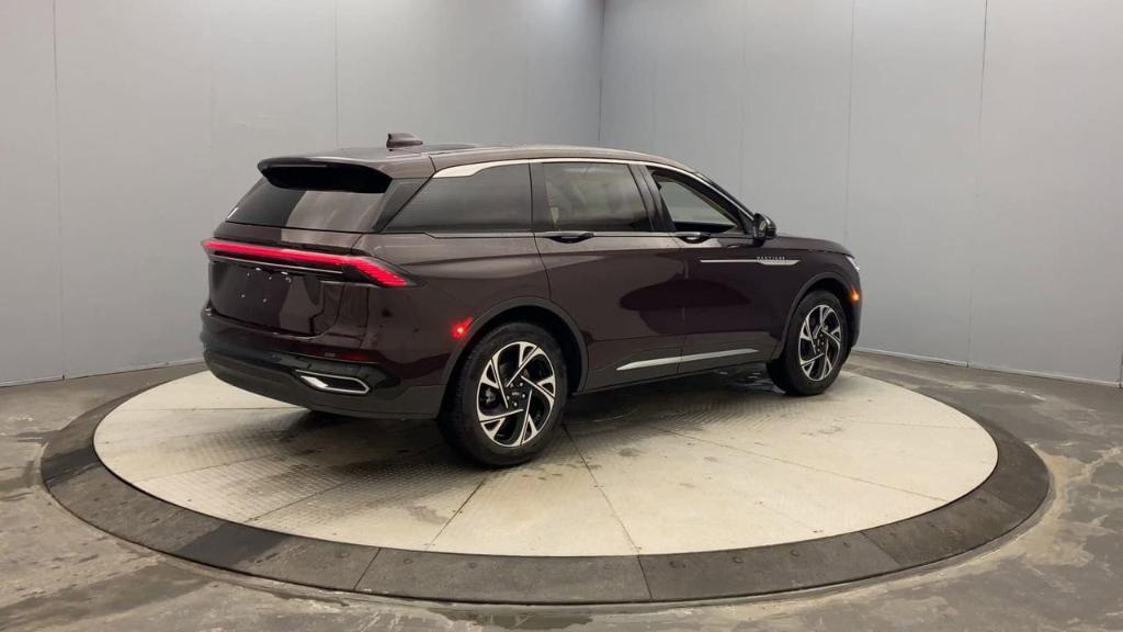 new 2025 Lincoln Nautilus car, priced at $60,270