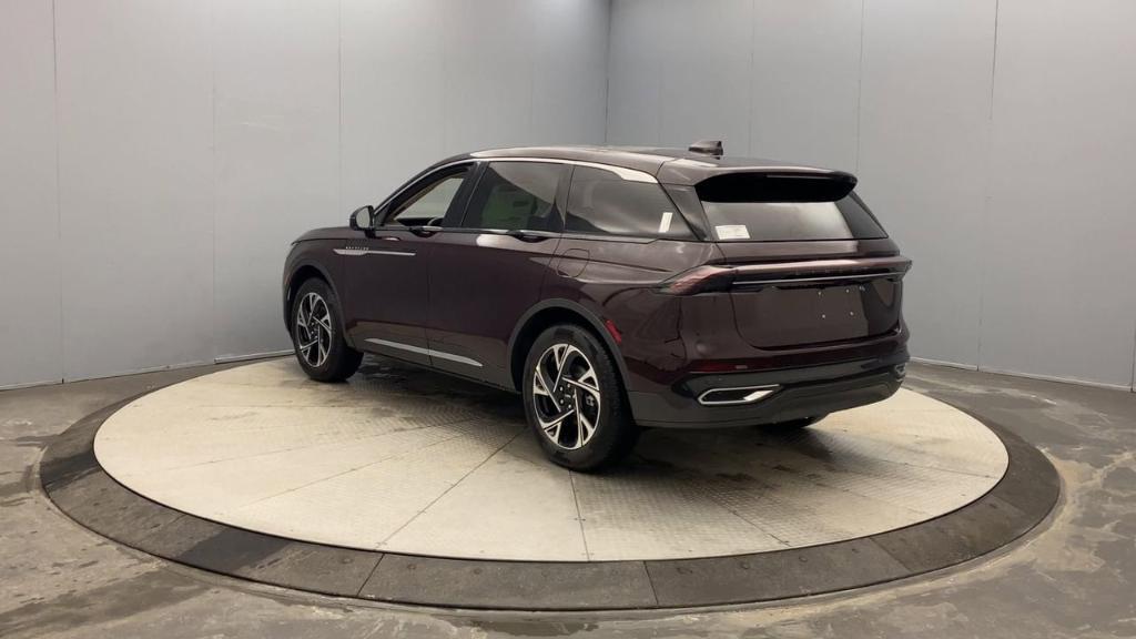 new 2025 Lincoln Nautilus car, priced at $60,270