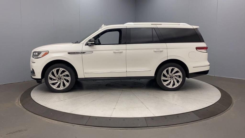 new 2024 Lincoln Navigator car, priced at $98,500