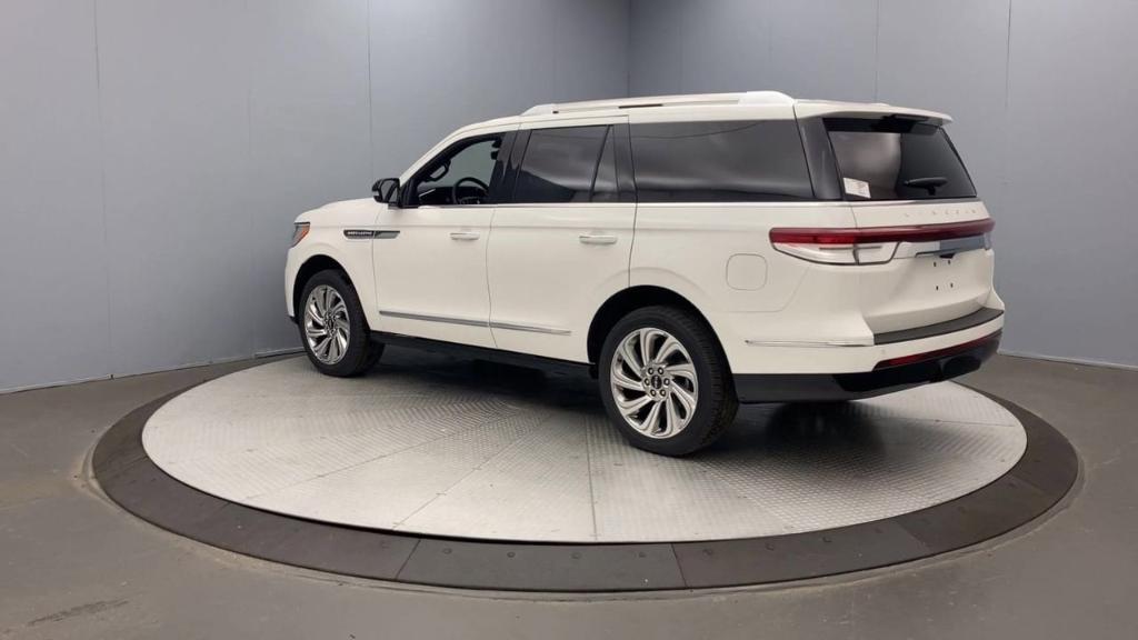 new 2024 Lincoln Navigator car, priced at $98,500