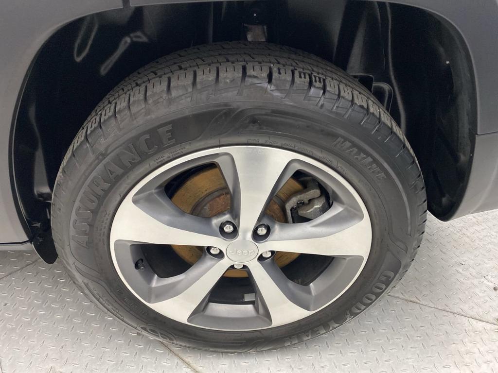 used 2021 Jeep Cherokee car, priced at $17,495