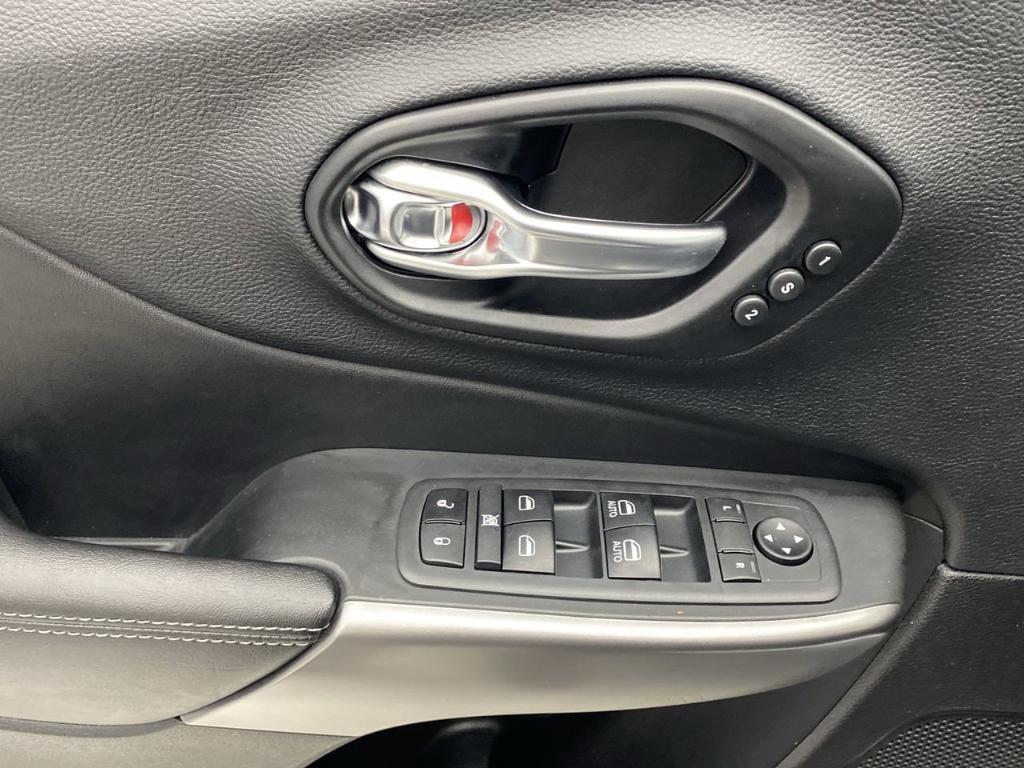 used 2021 Jeep Cherokee car, priced at $17,495